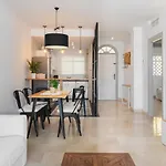 Bright 2 Bedroom Apartment With Parking Space And Swimming Pools In Aloha Gardens