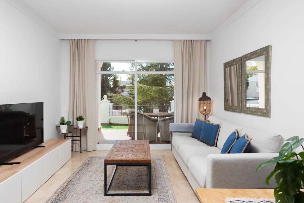 Appartamento Bright 2 Bedroom With Parking Space And Swimming Pools In Aloha Gardens