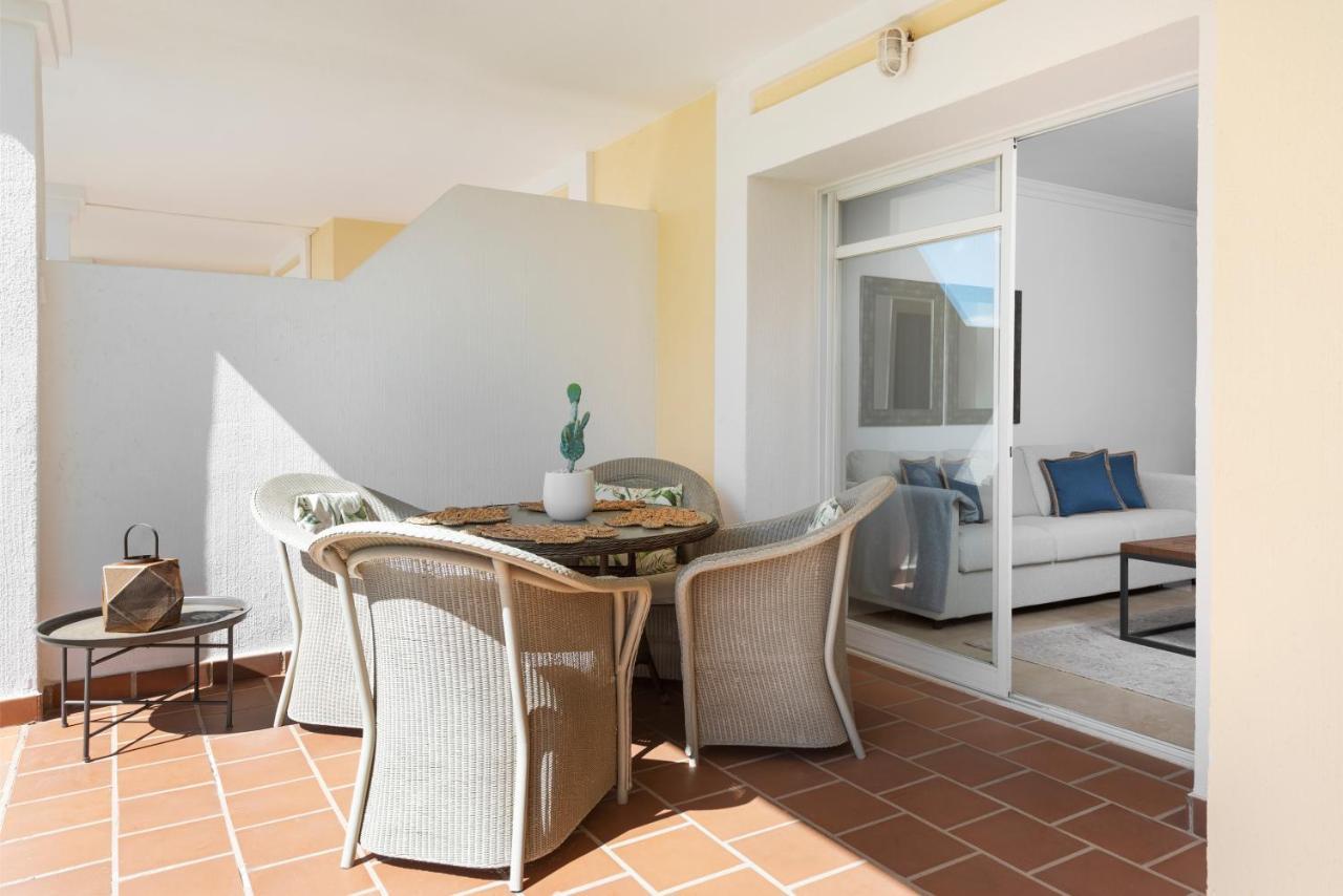 Bright 2 Bedroom With Parking Space And Swimming Pools In Aloha Gardens *
