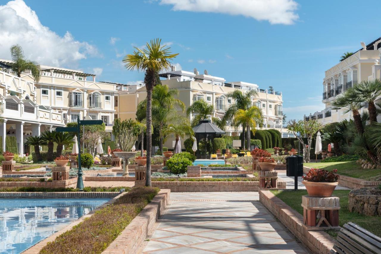 Bright 2 Bedroom With Parking Space And Swimming Pools In Aloha Gardens Appartamento *