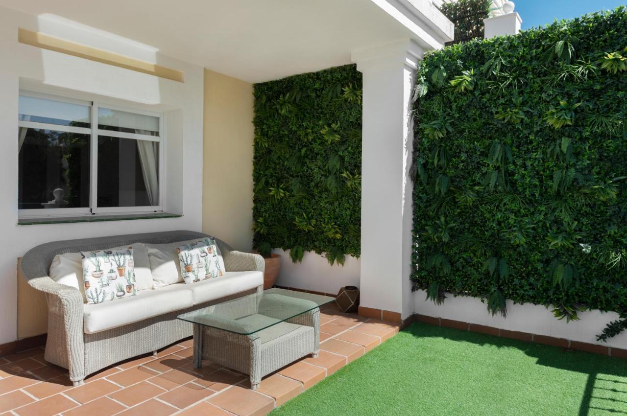 Appartamento Bright 2 Bedroom With Parking Space And Swimming Pools In Aloha Gardens *