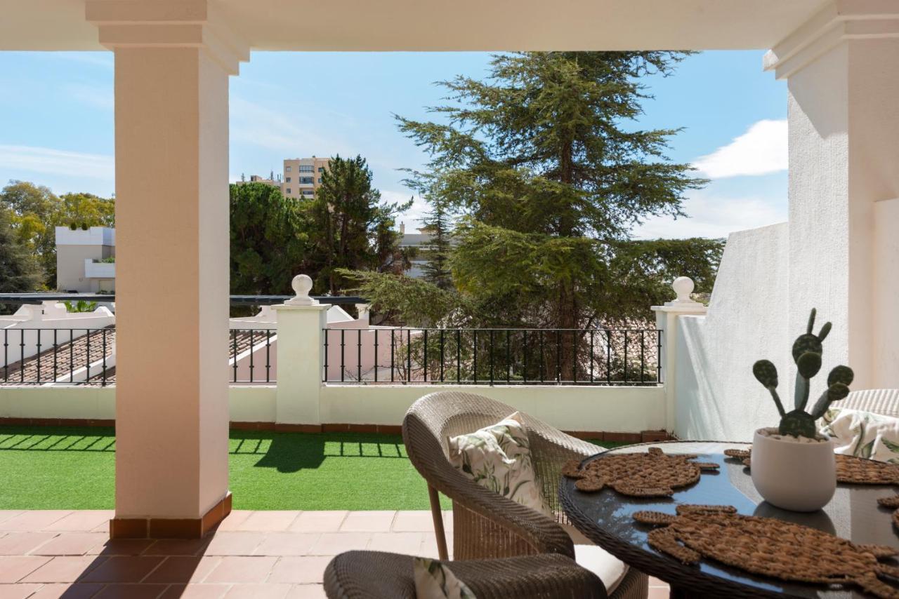 Bright 2 Bedroom With Parking Space And Swimming Pools In Aloha Gardens *